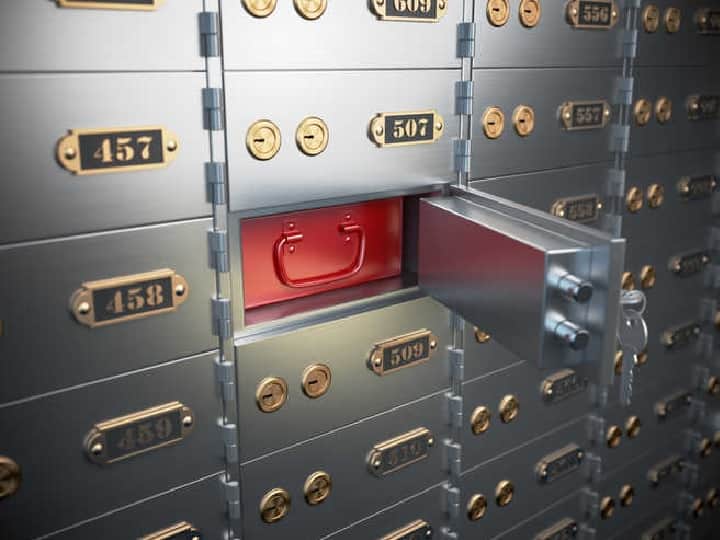 New Bank Locker Rules: Banks will be able to renew the new locker agreement with customers till December 31, RBI extended the deadline New Bank Locker Rules: લોકરનો ઉપયોગ કરતા બેંક ગ્રાહકો માટે સારા સમાચાર, RBI એ આપી મોટી રાહત, જાણો વિગતે