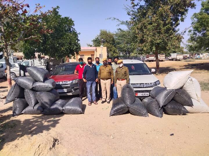 Rajasthan police chased, smugglers absconding in the fields leaving the car on the road ann Rajasthan: पुलिस ने किया पीछा तो गाड़ी सड़क पर छोड़ खेतों में भागे तस्कर, भारी मात्रा में डोडा पोस्त बरामद