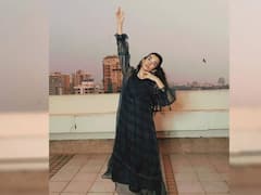 Saba Azad : हृतिक रोशन सोबत स्पॉट झालेल्या ‘मिस्ट्री गर्ल’ने बॉलिवूडमध्येही केलेय काम! पाहा फोटो..