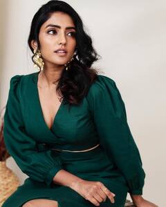 Eesha Rebba: డిఫరెంట్ పోజులు.. ట్రెండీ లుక్.. ఈషా ఫొటోలు..  