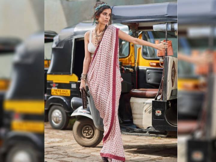 हृतिकबरोबर त्याच्या बहिणी पश्मीना आणि सुनैना देखील उपस्थित होत्या. ते सर्व एकत्र जेवायला गेले होते. पण, या मिस्ट्री गर्लने मात्र सगळ्यांचेच लक्ष वेधून घेतले.