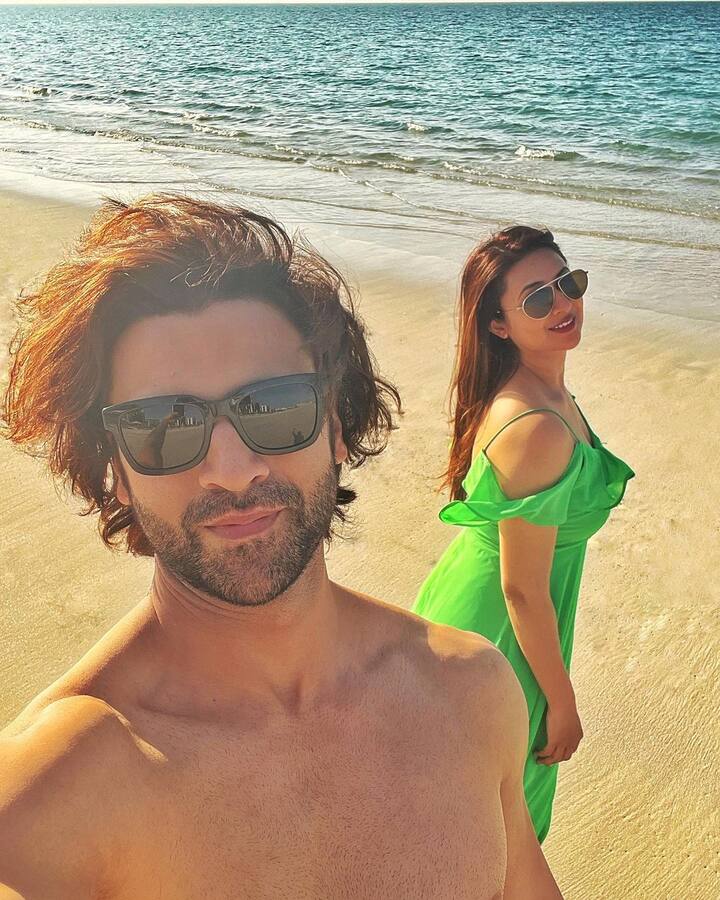 दिव्यांकाच्या ‘बनू मैं तेरी दुल्हन’या कार्यक्रमाला प्रेक्षकांची पसंती मिळाली. त्यानंतर 'ये है मोहब्बते' या मालिकेमधून दिव्यांका प्रेक्षकांच्या भेटीस आली. तसेच ‘खतरों के खिलाडी 11’या शोमध्ये देखील दिव्यांकाने भाग घेतला होता. (all photo: divyankatripathi/ig)