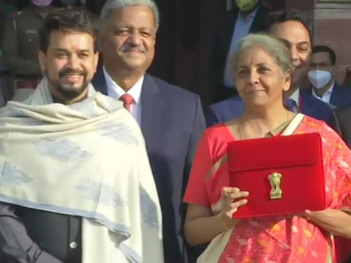 કેન્દ્રીય બજેટ 2022નું ડીડી ન્યૂઝ અને સંસદ ટીવી પર જીવંત પ્રસારણ કરવામાં આવશે. જેમની પાસે ટીવીની સુવિધા નથી તેઓ સરકારના વિવિધ સોશિયલ મીડિયા પ્લેટફોર્મ જેમ કે ફેસબુક, ટ્વિટર અને યુટ્યુબ પર બજેટનું લાઈવ ટેલિકાસ્ટ જોઈ શકે છે.