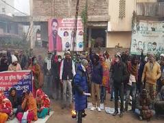 मंत्री सम्राट चौधरी के निजी आवास के बाहर हंगामा, जिद पर अड़े ग्राम रक्षा दल के कर्मी, कहा- गोली मरवा दे सरकार