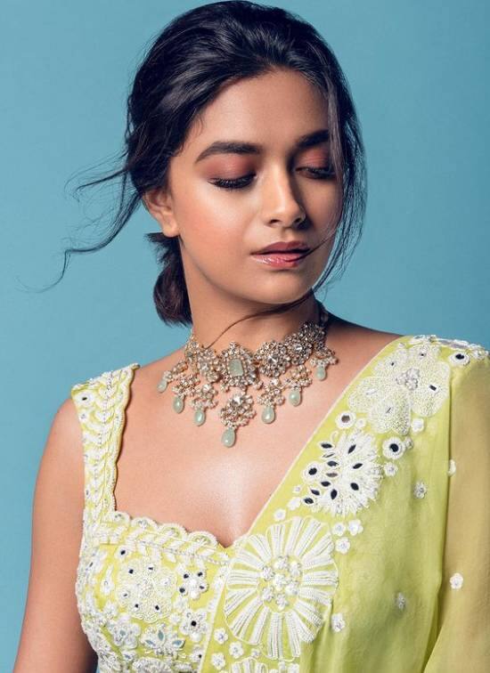 அற்புதமாய் வீசப்படும் சொல் நீ!