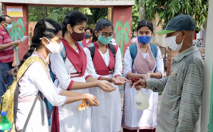 ৩ ফেব্রুয়ারি থেকে রাজ্যে ফের খুলছে স্কুল-কলেজ । অষ্টম থেকে দ্বাদশ শ্রেণি পর্যন্ত ফের খুলছে স্কুল। পঞ্চম থেকে সপ্তম শ্রেণি পর্যন্ত ‘পাড়ায় শিক্ষালয়’। ঘোষণা করলেন মুখ্যমন্ত্রী মমতা বন্দ্যোপাধ্যায়।
