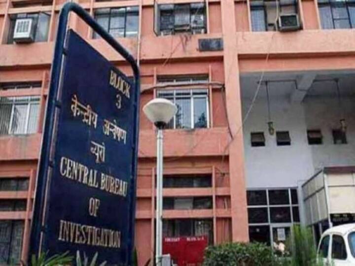 CBI की बड़ी कार्रवाई, पंजाब में आईएएस अधिकारी को दो लाख रुपये की रिश्वत लेते पकड़ा CBI IAS officer caught taking bribe of two lakh rupees in Punjab CBI की बड़ी कार्रवाई, पंजाब में आईएएस अधिकारी को दो लाख रुपये की रिश्वत लेते पकड़ा
