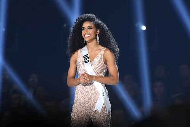 miss usa 2019 and model cheslie kryst committed suicide from jump over the building 30 વર્ષની મૉડલે 60 માળની ઇમારત પરથી કુદીને કર્યો આપઘાત, મરતા પહેલા લખી આ ચોંકાવનારી પૉસ્ટ, જાણો