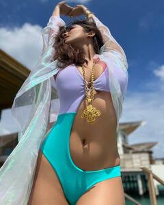 Actress malavika mohanan | மனதை அள்ளும் மாளவிகா மோகனன்.. மாலத்தீவு க்ளிக்ஸ்!