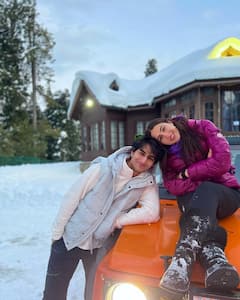 भाई Ibrahim Ali Khan के साथ कश्मीर की वादियों में क्वालिटी टाइम स्पेंड कर रही हैं Sara Ali Khan, देखिए दोनों की क्यूट तस्वीरें