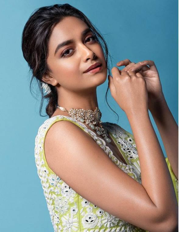 அனைத்து எண்ணங்களும் நீ