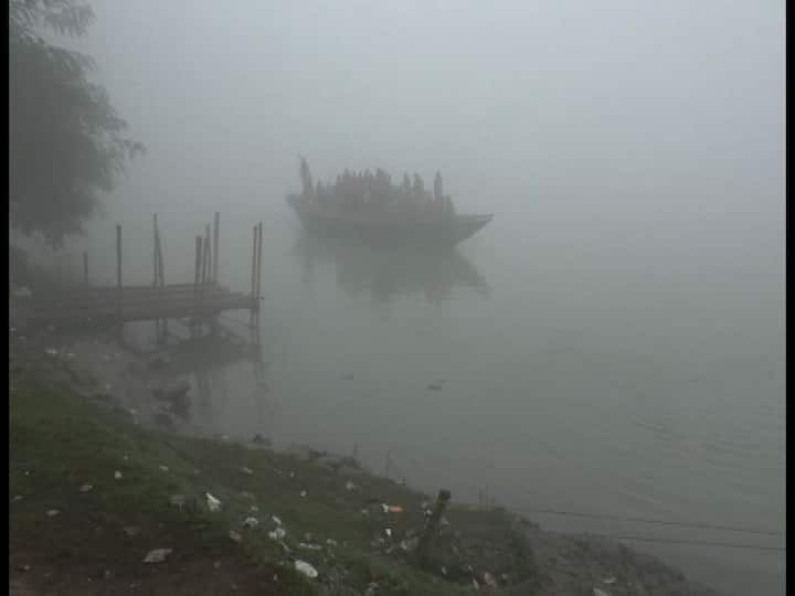 এভাবেই জেলায় জেলায় কুয়াশা ঘিরে রইল। বেলা বাড়তে অবশ্য রোদের দেখা মিলেছে।