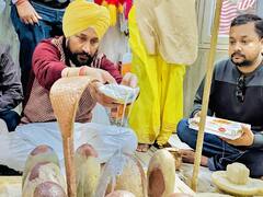 Punjab Election 2022: भदौड़ से नामांकन के बाद सीएम चरणजीत सिंह चन्नी ने लिया भगवान का आशीर्वाद, तस्वीर ट्वीट कर कही यह बात