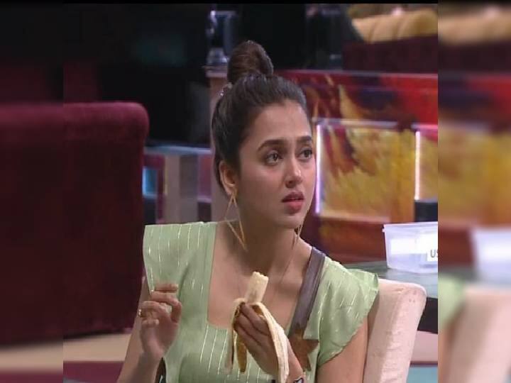 तेजस्विनीने इंजिनियर म्हणून कामाला सुरुवात केली होती. मात्र, अभिनयाच्या ओढीने ती मनोरंजनविश्वकडे वळली.