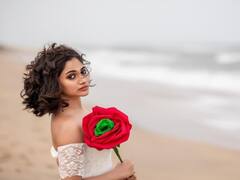 Losliya clicks: மில்கி...ஒயிட்டி...லாஸ்லியாவின் கியூட்டி ஸ்டில்ஸ்...!