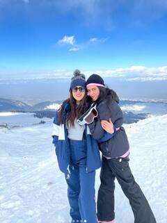 Sara Ali Khan: বরফের দেশে সারা আলি খান, সঙ্গী ভাই ইব্রাহিম