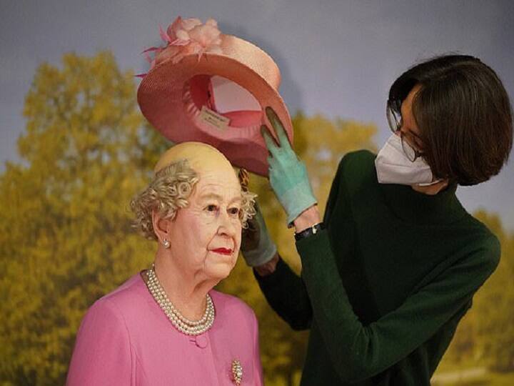 German wax museum leaves Queen Elizabeth statue bald under her hat..Here Reason? Queen Elizabeth Statue: வழுக்கை தலையோடு இங்கிலாந்து ராணி.. கிளம்பிய சர்ச்சை.. என்ன விளக்கம் சொன்னாங்க தெரியுமா?