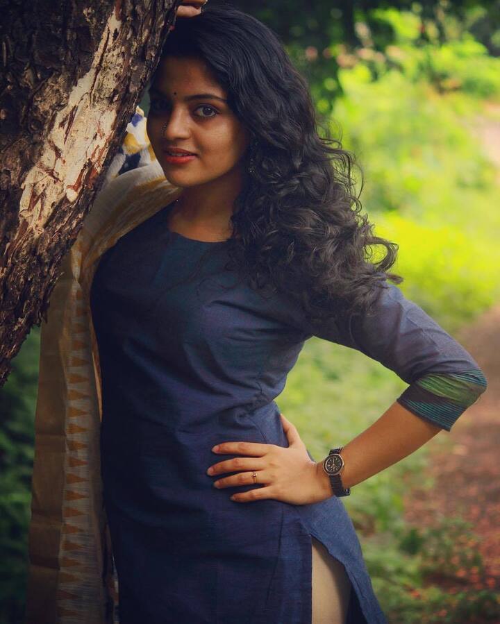 ஒரு வார்த்தையில் என்னை உருவாக்கினாய் உன் உறவென்பது யுக யுகங்களை கடந்தது தானே