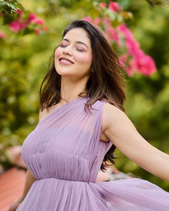 రీసెంట్ గా ఈ బ్యూటీ నటించిన 'తిమ్మరుసు', 'SR కల్యాణమండపం' వంటి సినిమాలు ప్రేక్షకుల ముందుకు వచ్చాయి.(Courtesy : Instagram)