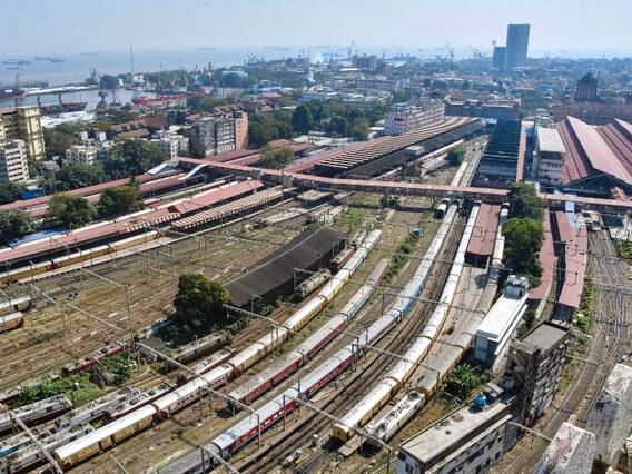 Budget 2022: बजट में वित्त मंत्री ने रेलवे के लिए खोला 'खजाना', मिले इतने लाख करोड़, तीन साल में चलेंगी 400 नई वंदे भारत ट्रेनें Budget 2022: बजट में वित्त मंत्री ने रेलवे के लिए खोला 'खजाना', मिले इतने लाख करोड़, तीन साल में चलेंगी 400 नई वंदे भारत ट्रेनें