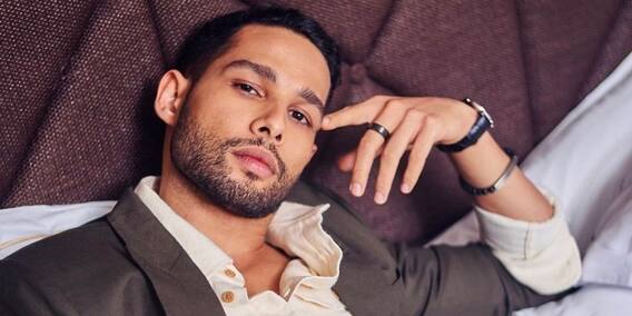 ਸਟਾਈਲ ਦੇ ਮਾਮਲੇ ‘ਚ ਕਿਸੇ ਤੋਂ ਘੱਟ ਨਹੀਂ Siddhant Chaturvedi