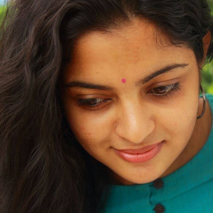 உன்ன எதிர்பார்த்து தான் என் இதயம் வாழ்ந்ததோ தன்னை அறியாமலே உன்னை அது சேர்ந்ததோ