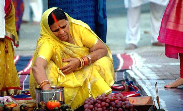 राबड़ी देवी लालू प्रसाद यादव की पत्नी हैं. वह बिहार की मुख्यमंत्री रह चुकी हैं. उन्होंने बेहद प्रारंभिक शिक्षा ही हासिल की है. अपने हलफनामे में राबड़ी देवी ने लिखा है कि वह मैट्रिक पास भी नहीं हैं.