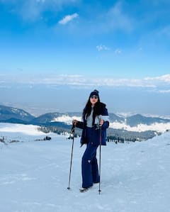 IN PICS| Sara Ali Khan And Brother Ibrahim Enjoy The 'Icy Breeze' In Kashmir As They Jet Ski