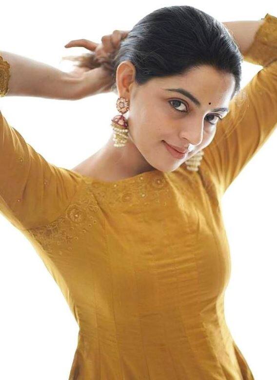 என் ஒட்டுமொத்த      ஜென்மத்துக்கு சொந்தம் நீ தானே
