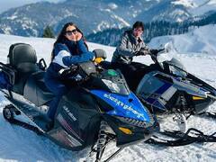 Sara Ali Khan : ‘ये हंसी वादियाँ..’, भाऊ इब्राहिमसोबत सारा अली खान लुटतेय सुट्टीचा आनंद!