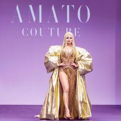 Urvashi Rautela : उवर्शीच्या सौंदर्याला 'गोल्डन ड्रेस'ची चकाकी, शुद्ध सोन्यानं बनलाय 'हा' 40 कोटींचा गाऊन