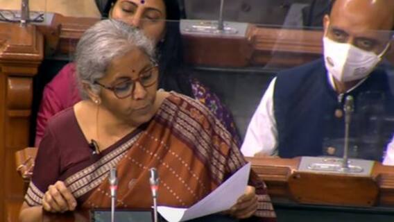 Union Budget 2022: অতিমারীর গহ্বর থেকে ক্রমশ উঠে আসছে দেশের অর্থনীতি, জানালেন অর্থমন্ত্রী | Bangla News