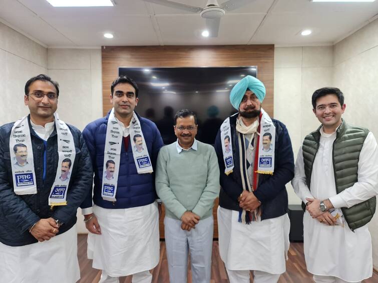 Congress leader Jagmohan Singh Kang has joined the Aam Aadmi Party From Kharar ਕਾਂਗਰਸ ਨੂੰ ਵੱਡਾ ਝਟਕਾ, ਸਾਬਕਾ ਮੰਤਰੀ ਜਗਮੋਹਨ ਸਿੰਘ ਕੰਗ 'ਆਪ' 'ਚ ਹੋਏ ਸ਼ਾਮਲ