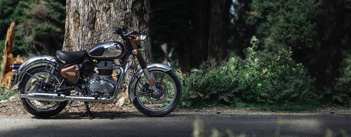 नई जेनरेशन की रॉयल एनफील्ड क्लासिक 350 की वर्तमान में भारत में कीमत 1.87 लाख रुपये से 2.18 लाख रुपये, एक्स-शोरूम दिल्ली के बीच है.