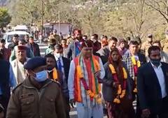 Uttarakhand Election: थराली सीट पर सीएम धामी का डोर टू डोर प्रचार, कांग्रेस को लेकर कही ये बात