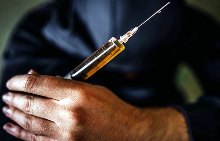 ਦੋ-ਤਿੰਨ ਇਲਾਜ ਕਰਨ ਤੋਂ ਬਾਅਦ ਡਾਕਟਰਾਂ ਨੇ ਮਰੀਜ਼ ਨੂੰ ਕਿਹਾ ਕਿ ਤੁਹਾਡੇ ਲਿੰਗ ਦੀ ਹਾਲਤ ਬਹੁਤ ਖਰਾਬ ਹੈ।ਅਸੀਂ ਇਸਨੂੰ ਕੱਟਣਾ ਹੈ। ਮਰੀਜ਼ ਨੇ ਇਨਕਾਰ ਕਰ ਦਿੱਤਾ।ਡਾਕਟਰਾਂ ਨੇ ਕਿਹਾ ਕਿ ਜਿਹੜਾ ਹਿੱਸਾ ਖ਼ਰਾਬ ਹੈ, ਉਸ ਨੂੰ ਕੱਟ ਦਿੱਤਾ। ਨਹੀਂ ਤਾਂ ਲਾਗ ਫੈਲ ਜਾਵੇਗੀ। ਮਰੀਜ਼ ਇਸ ਗੱਲ ਲਈ ਵੀ ਰਾਜ਼ੀ ਨਹੀਂ ਸੀ। ਫਿਰ ਡਾਕਟਰਾਂ ਨੇ ਉਸ ਨੂੰ ਲੰਬੇ ਇਲਾਜ ਦੀ ਪ੍ਰਕਿਰਿਆ ਦੱਸੀ। 15 ਦਿਨਾਂ ਤੱਕ ਮਰੀਜ਼ ਹਸਪਤਾਲ ਵਿੱਚ ਆਪਣਾ ਇਲਾਜ ਕਰਵਾਉਂਦਾ ਰਿਹਾ।