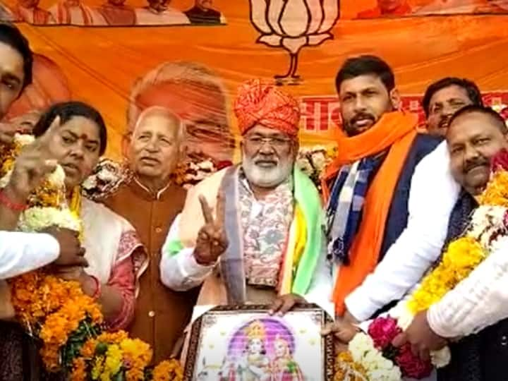 Uttar Pradesh Assembly Election 2022 BJP state chief Swatantra Dev Singh in Mathura ANN UP Election 2022: स्वतंत्र देव सिंह ने मथुरा में किया डोर टू डोर कैंपेन, कहा- जब योगी जी शपथ लेना शुरू करेंगे उसी समय..