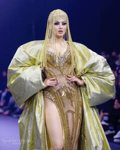 Urvashi Rauthela: ఈజిప్టు మహారాణిలా ఊర్వశి... అరబ్ ఫ్యాషన్ వీక్‌లో కనువిందు