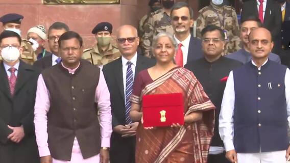 Union Budget 2022: রাষ্ট্রপতি ভবন থেকে সোজা ক্যাবিনেট বৈঠকে যাবেন নির্মলা | Bangla News