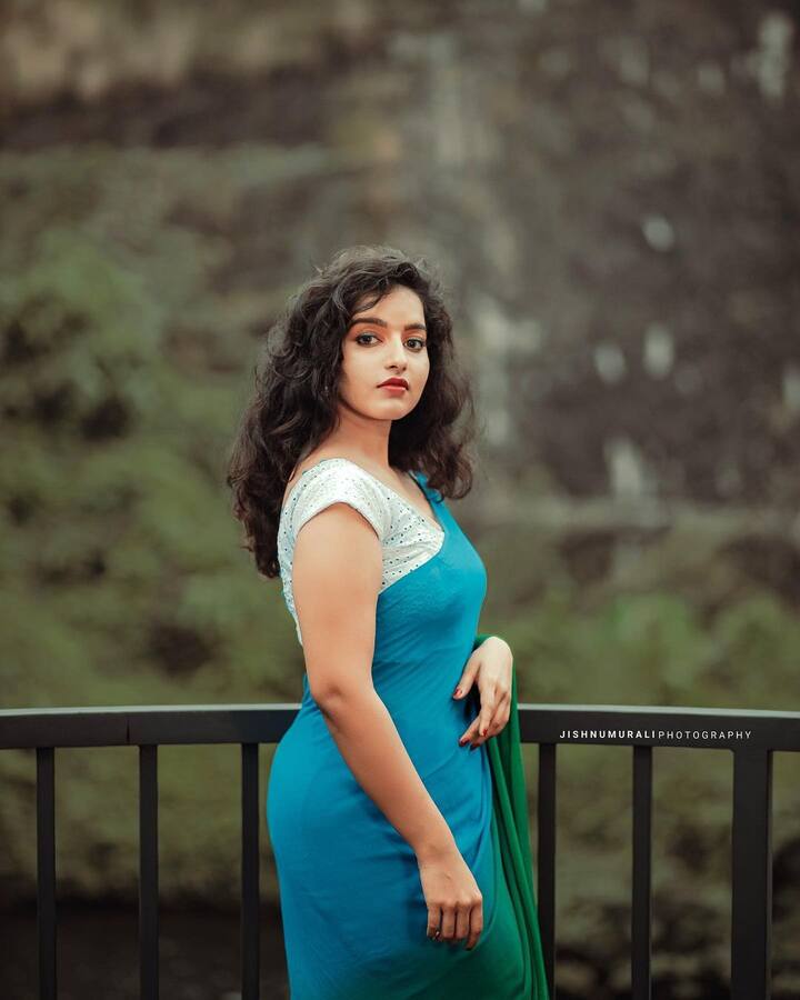 மலை கோவில் விளக்காக ஒளியா வந்தவளே