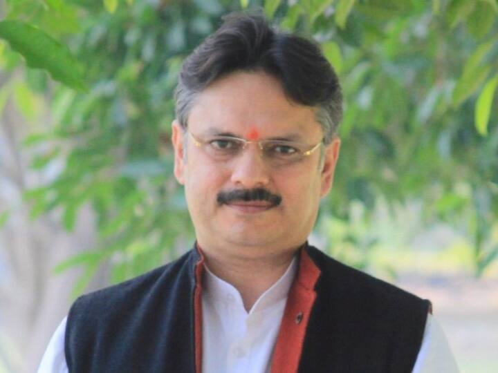 UP Election: बीजेपी नेता राजेश्वर सिंह का तंज- सपा की गायब मुस्कुराहट ने EVM खुलने से पहले घोषित किए परिणाम Rajeshwar Singh Said SP's missing smile declared results before EVMs opened in UP UP Election: बीजेपी नेता राजेश्वर सिंह का तंज- सपा की गायब मुस्कुराहट ने EVM खुलने से पहले घोषित किए परिणाम
