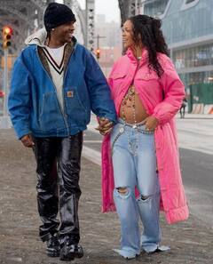 Rihanna Pregnancy: हॉलीवुड सिंगर रिहाना हैं प्रेग्नेंट! ब्वॉयफ्रेंड संग हाथों में हाथ थामे किया बेबी बंप फ्लॉन्ट, तस्वीरें इंटरनेट पर वायरल