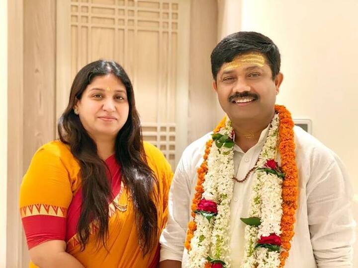 नंद गोपाल गुप्ता नंदी योगी सरकार में कैबिनेट मंत्री हैं. उनके पास नागरिक उड्डयन मंत्रालय की जिम्मेदारी है. नंदी सिर्फ दसवीं तक ही पढ़े हैं.