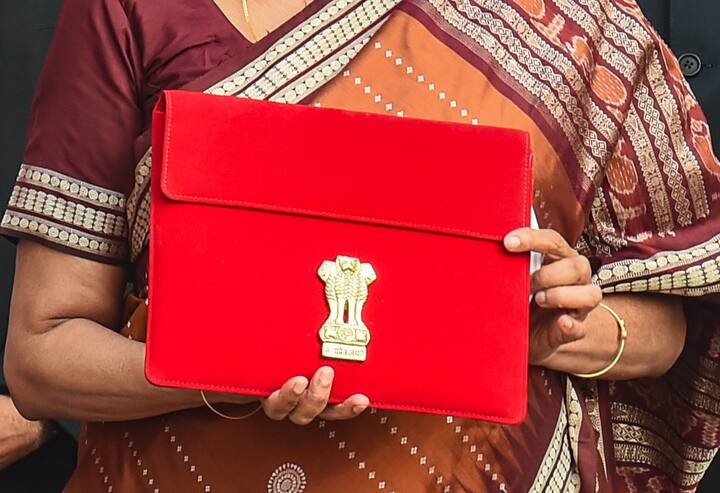 The Finance Minister Nirmala Sitharaman will present the Budget 2022-23 today, just like last year, the presentation will be digital which was started last year due to the Covid-19 pandemic.