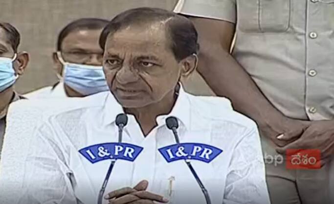 BJP and Congress are angry over Telangana CM KCR's remarks that they want a new constitution KCR Comments: కేసీఆర్‌ రాజ్యాంగ మార్పు కామెంట్స్‌పై బీజేపీ, కాంగ్రెస్ ఆగ్రహం.. ఆందోళనలు, దీక్షలకు పిలుపు