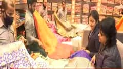 BUDGET 2022: वाराणसी में साड़ियों के दुकानदार ने बताया उनकी इस बजट से क्या उम्मीद है?