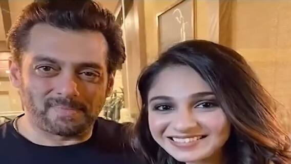 Vidhi Pandya to play lead in upcoming show ‘Mose Chhal Kiye Jaaye’ | Hot News