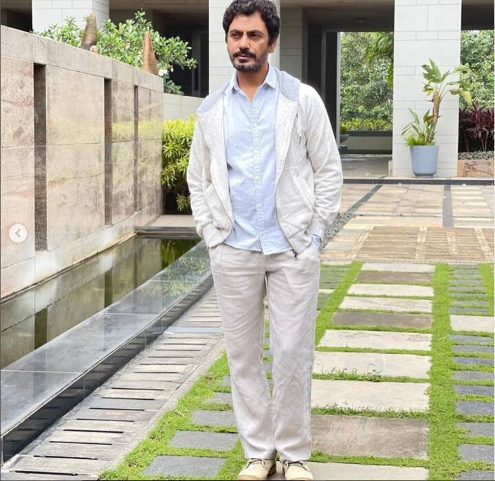 यह फोटो नवाजुद्दीन सिद्दीकी के घर की एंट्री गेट की है, जो कि बहुत खूबसूरत है. वहीं वर्क फ्रंट की बात करें तो नवाजुद्दीन की झोली में  इन दिनों बैक टू बैक कई फिल्में हैं.