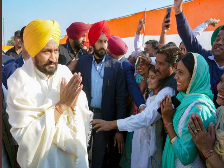 Punjab Assembly Elections 2022 Charanjit Singh files nomination from Chamkaur Sahib know his net worth Punjab Assembly Election 2022: चमकौर साहिब सीट से मुख्यमंत्री चरणजीत सिंह चन्नी ने दाखिल किया नामांकन, इतनी है CM की संपत्ति