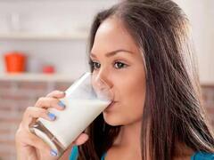 दूध ठरू शकते लठ्ठपणाचे कारण? जाणून घ्या वेट लॉस डाएटमध्ये दुधाचा समावेश करावा की नाही?